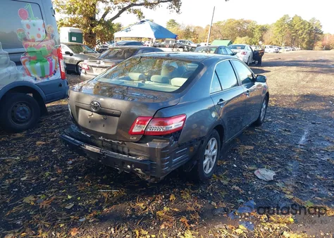 2010 Toyota Camry Le z USA, uszkodzony, nr VIN 4T1BF3EK7AU054873